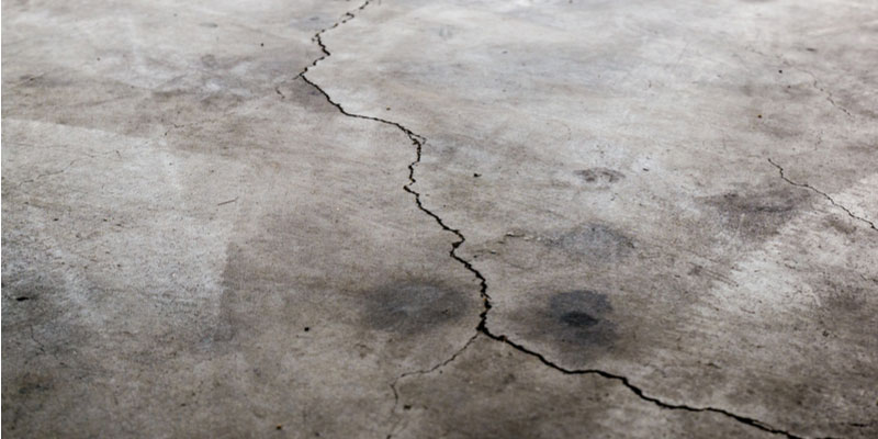 fill mlarge cracks in concrete slab